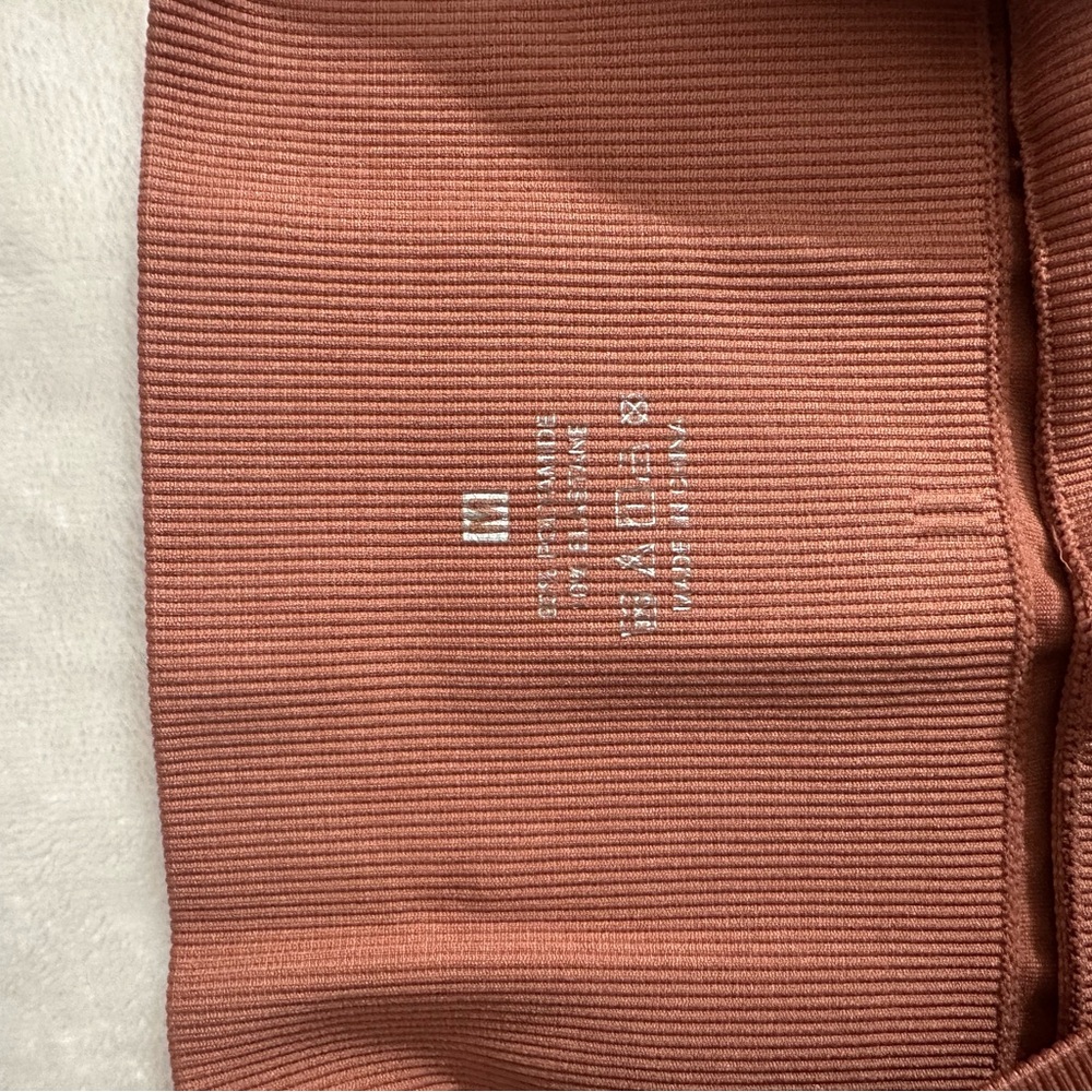 Uniqlo Terracotta Ribbed Shorts - Picture 2 of 2